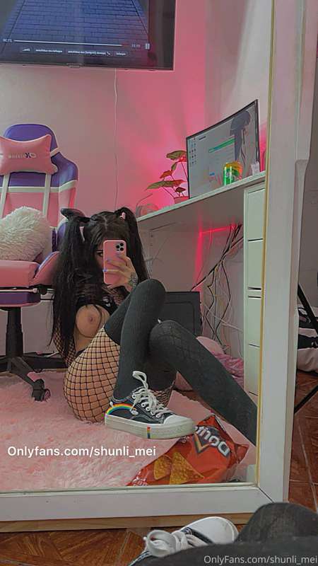 Está nena quiere excitarte, le gusta mucho que la veas con t.. 18