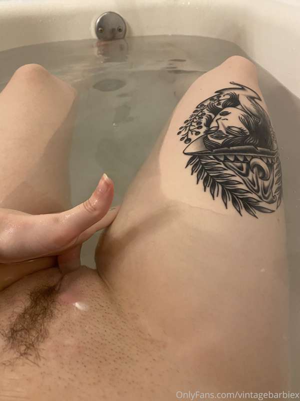 Pussy play in bath time 💦 6
