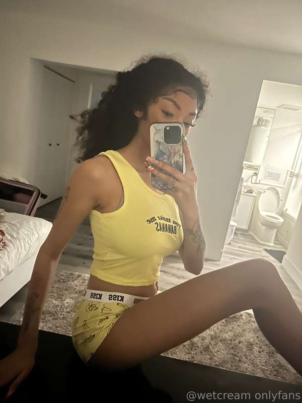 been out of town sorry 🌴💦💦 🦶🏽🦶🏽 9