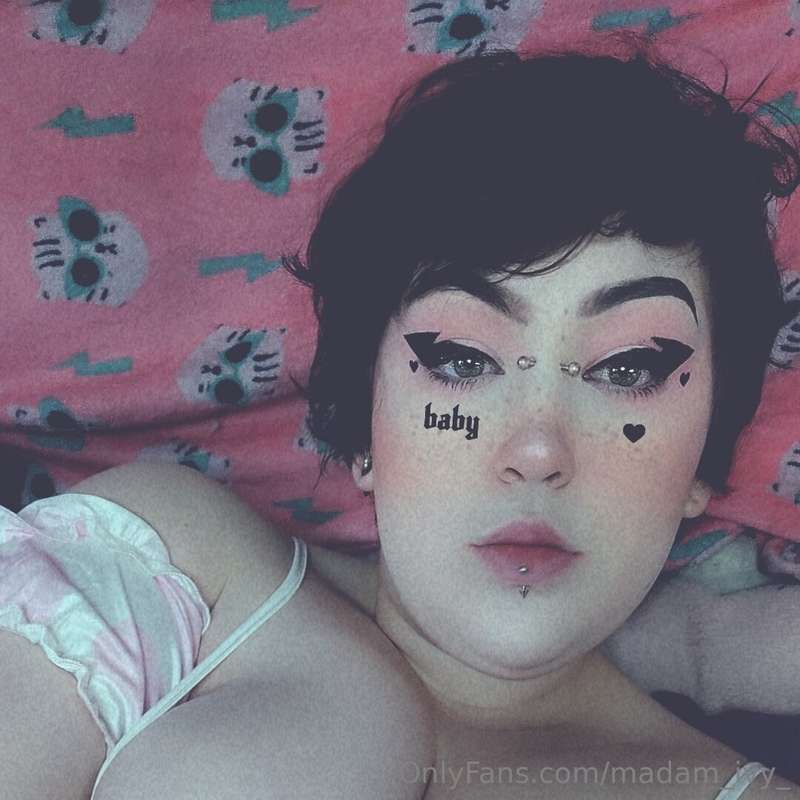 Gonna take more pics once I get a bottom that matches uwu bu.. 17