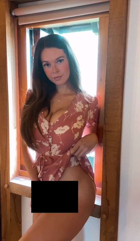 Sundress no panties 🥵 turning around and bending over to loo.. 4