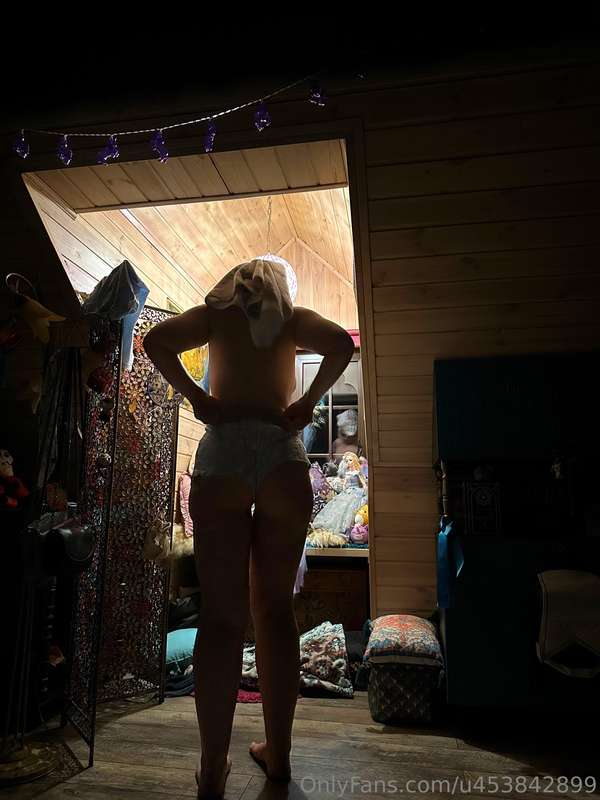 You can check out my butt in the half-light because I don’t .. 3