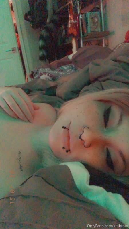 Sleepy,, need content suggestions 🥺 2