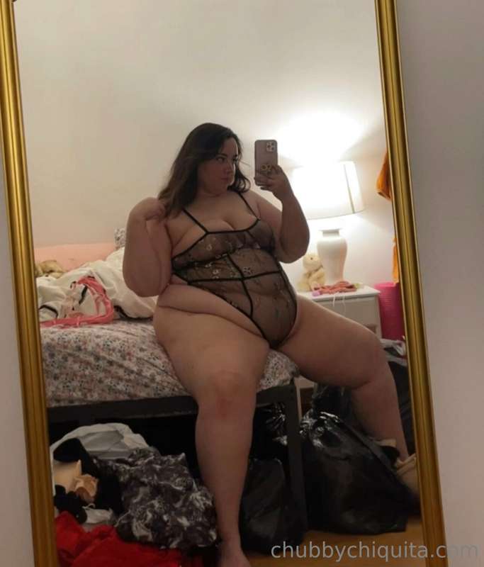 getting a lil wet and soapy 4 u 😘 + a few other pics! 

sorr.. 8