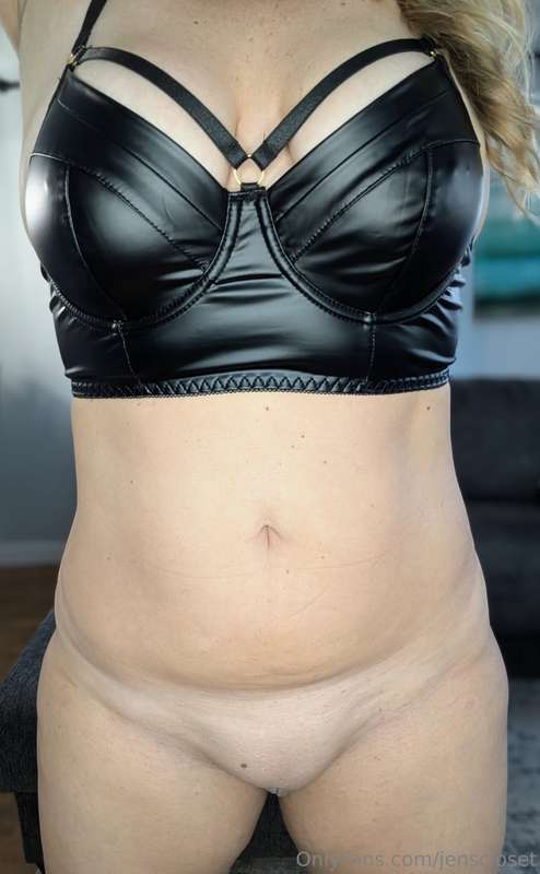 Let's take these leather bottoms off...🖤🖤 8