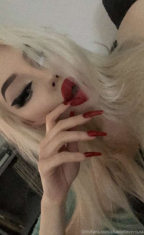 😈