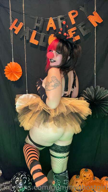 I’ll make ya *honk honk* 🤡❤️ 17