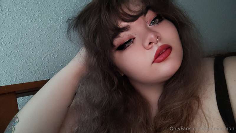 What do you think of the red lip? 💄💋 4