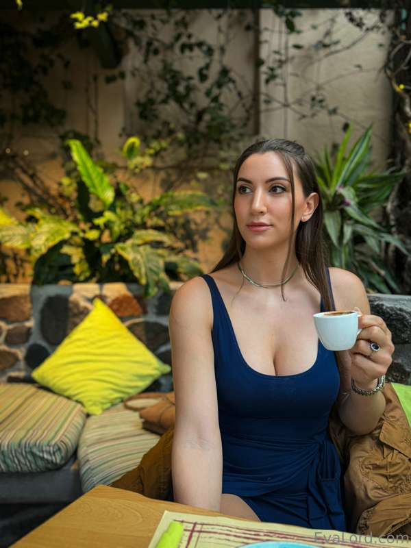Who wants some cream in their coffee? 😜💦
