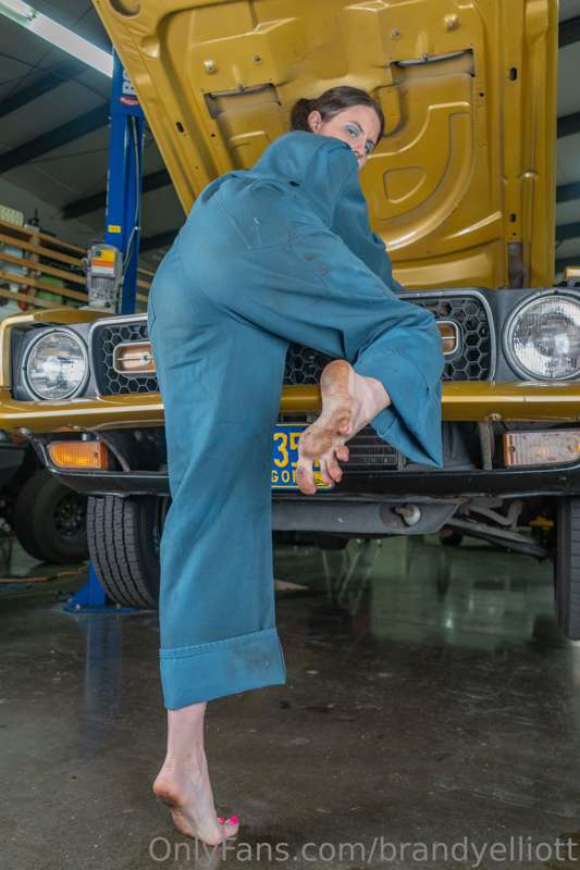 Seductive Mechanic

Always a blast working with @joeysfeetgi..