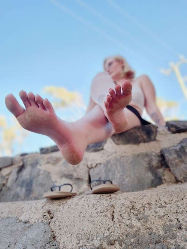 Sandy feet from walking around the river 👣