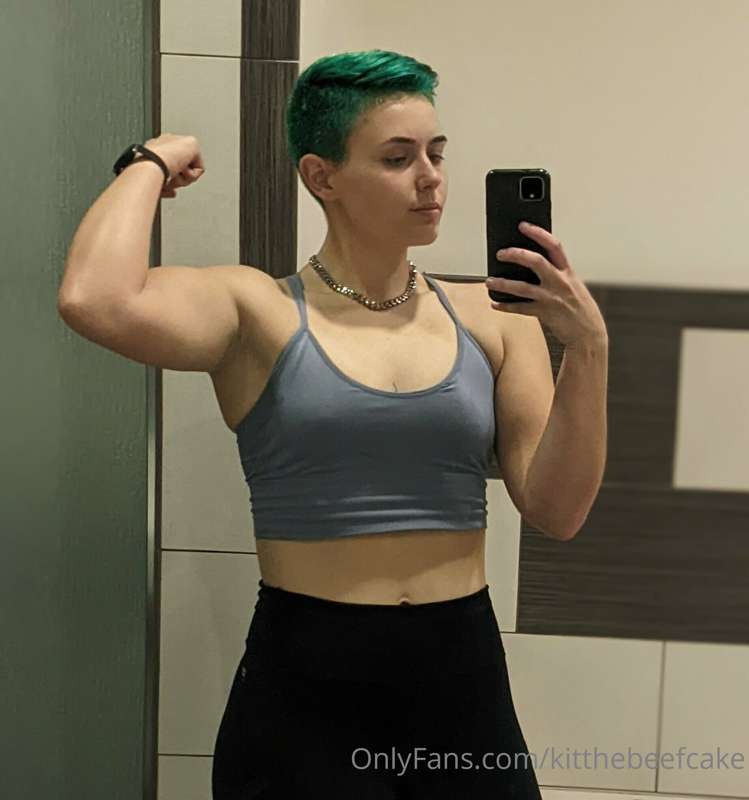 Very sweaty from my workout 😮‍💨