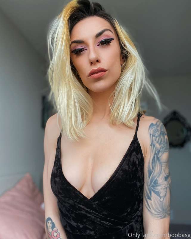Peek a boob 🤭