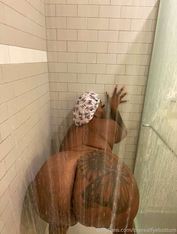 Let’s do it in the shower bae 🤤🤤😩