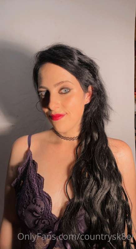 Wanna see more of me with my new hair color and topless mess.. 3