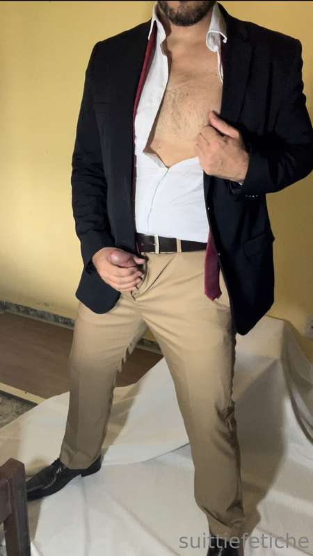 Cada vez me dá mais vontade de vestir roupa social. Gozo fác.. 29