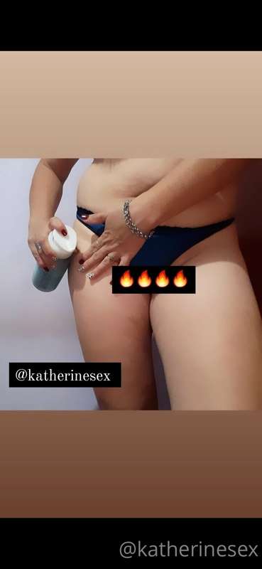 I'm really hot🔥🔥🔥 daddy rubbing cream on this little body😋 😏..