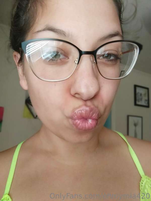 highlighter yellow fishnets ..muah 1