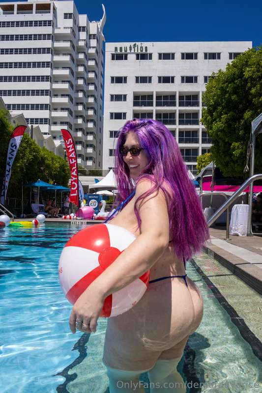 Just some pics from the micro bikini at Xbiz! 13