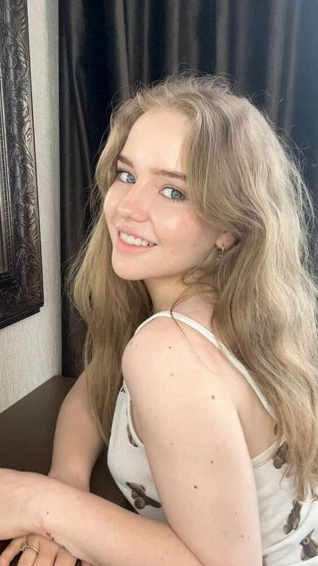 ## 😍@amelliaaa She’s a sweet innocent sex lover who just tur..