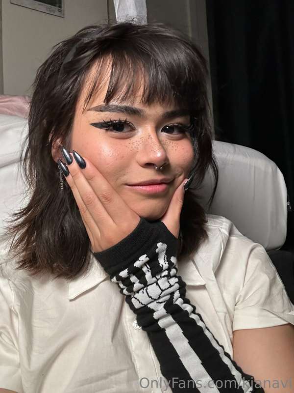 Hi guyssss - here are some pics from yesterday I took :^)
I .. 2