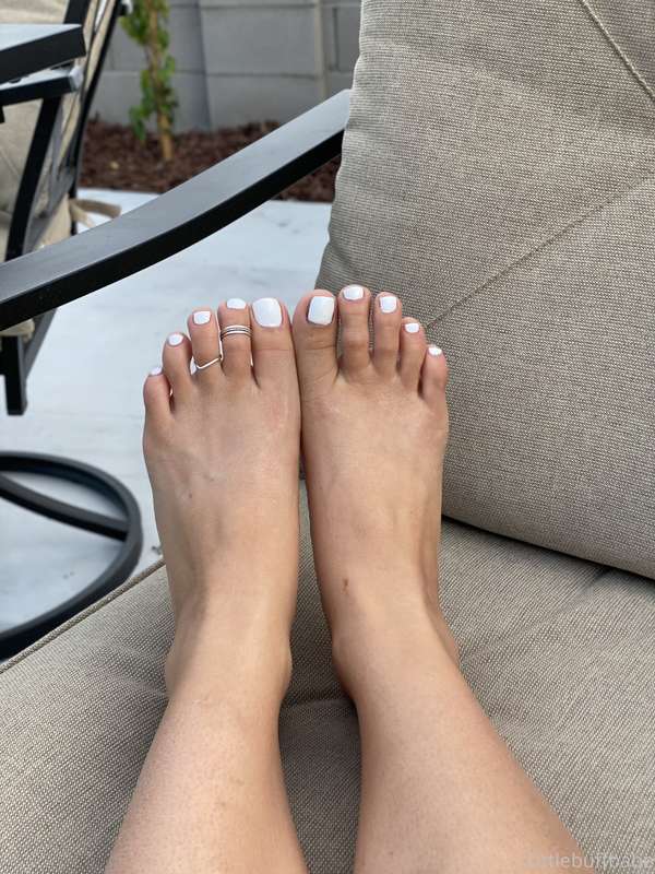 Freshly painted toes 💅🏽😍