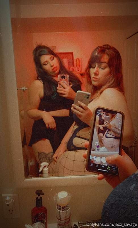 Helloween vibes 🖤🎃🧹🦇 Some pictures feature the beautiful sex.. 15