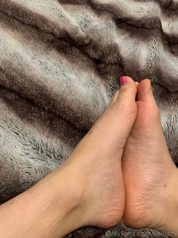 Here’s a hot little foot compilation I put together for my f.. 32