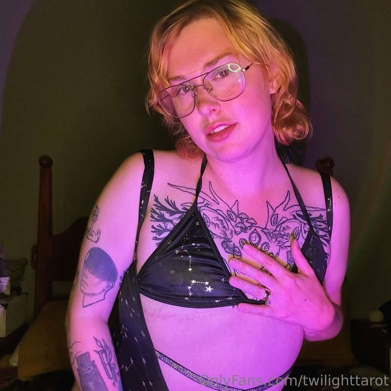 wanna come over tonight? i can read you your tarot cards & w.. 1