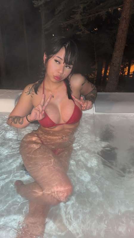 missing this hot tub iykyk 🥵