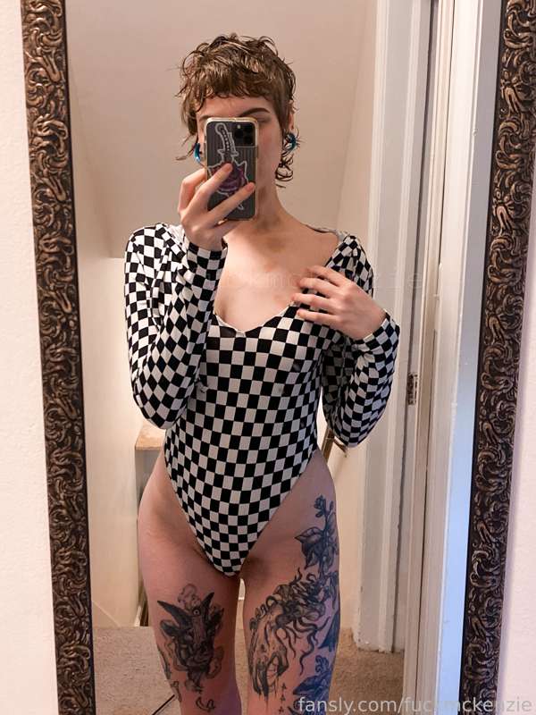 Fuckmckenzie - Fansly - 04 Oct, 2022 1