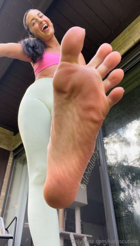 I just love watching you serve under me🤩😘 3