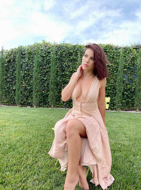 I’ll be live tonight at 9pm pst. See you then. 💕 1
