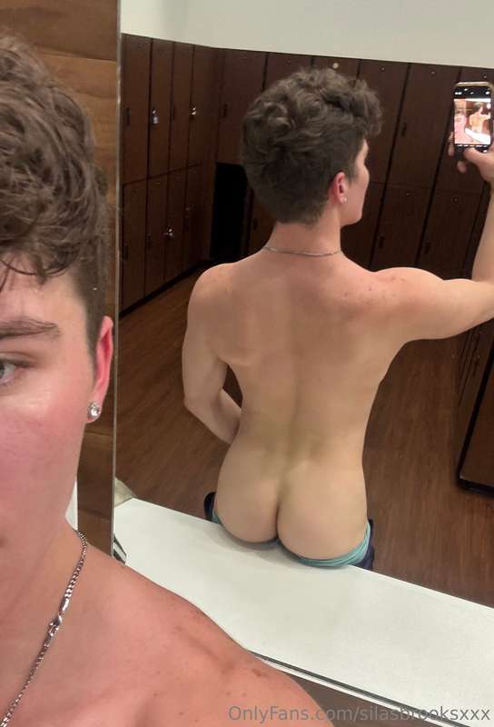 locker room activities 🍑