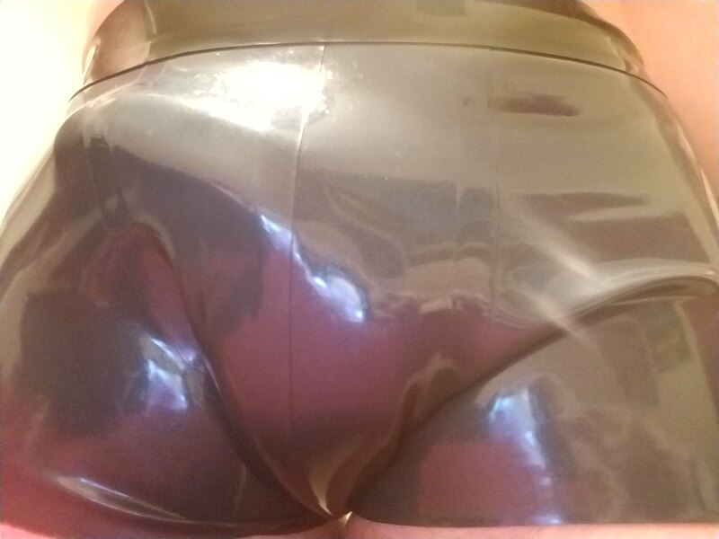 Two and a half minutes of playing with a cock under latex un..