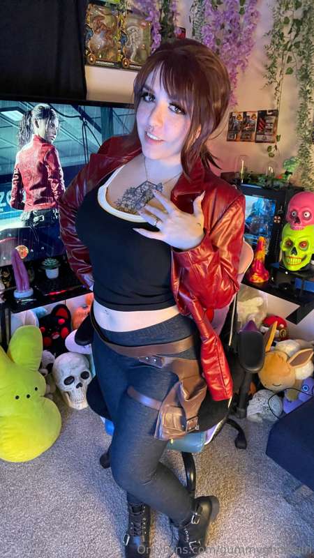 Claire Redfield cosplay! ❤️ which Resident Evil game is your.. 20