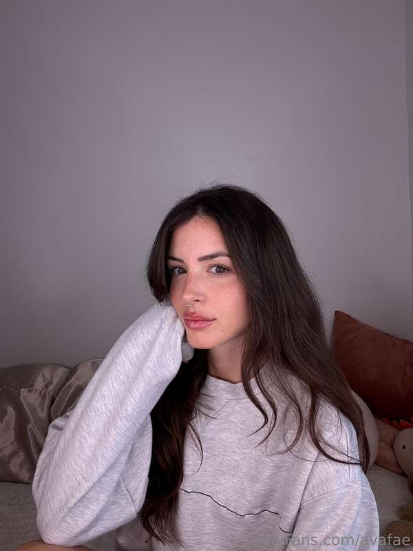 I undress with eye contact 🖤