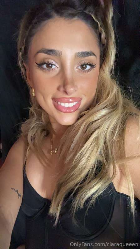 Rate my... smile, out of 10 😉😋