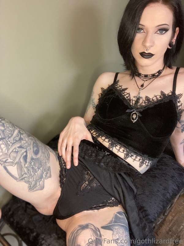 Velvet outfit on a velvet bench. I will slip my panties to t.. 2