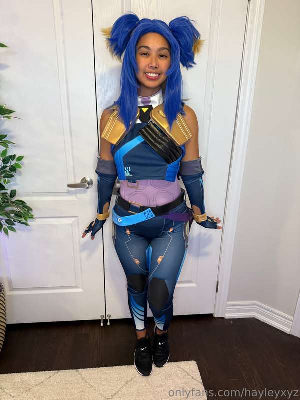 (Album + VIdeo) Neon from Valorant Cosplay! Showing off this..