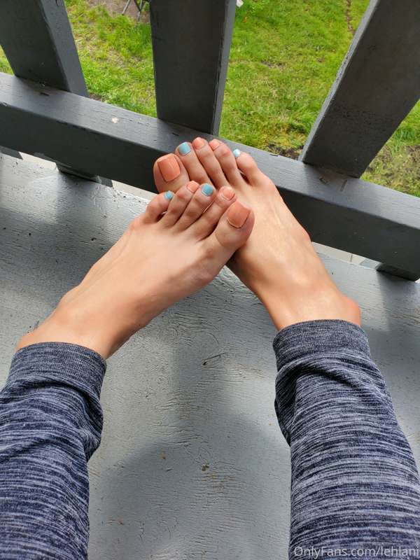 Some barefoot goodness 🥴🥰 6