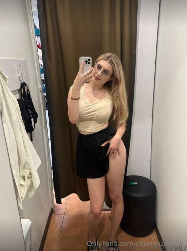 ❤️Sweet ass just wants to be spanked @arianamonty ❤️ Look at..