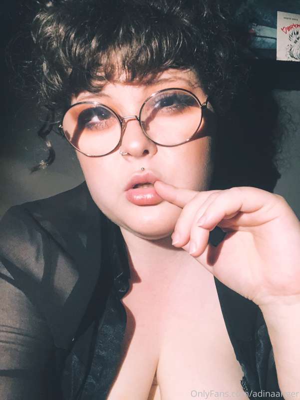 rock n roll + slutty secretary vibes from absolutely nowhere.. 4