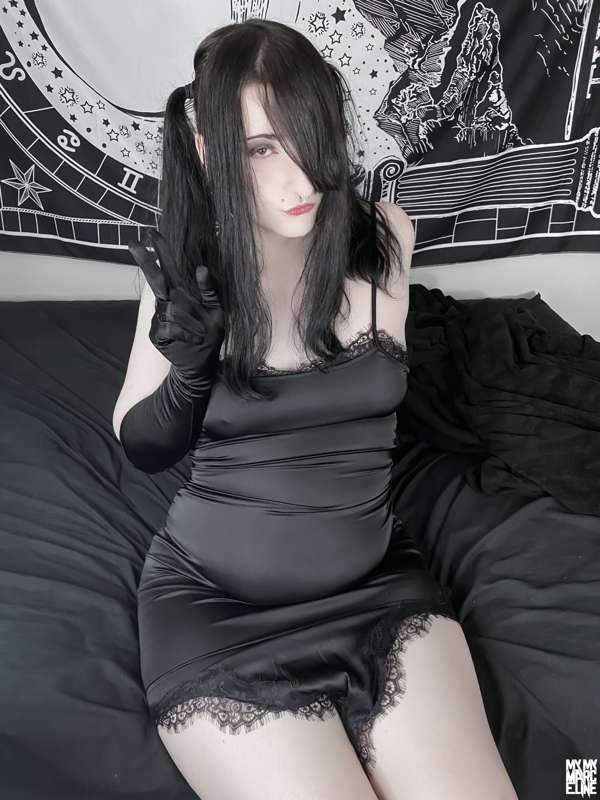 🥀🖤[Black Velvet Pics]🖤🥀
I'm a huge slut for gloves, and it m.. 9