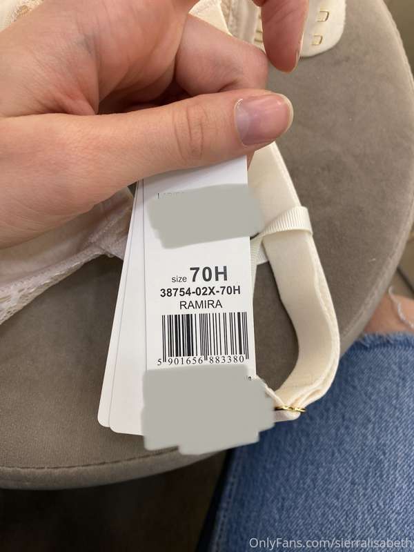 Today I went to a store to buy myself a bra that actually fi.. 2