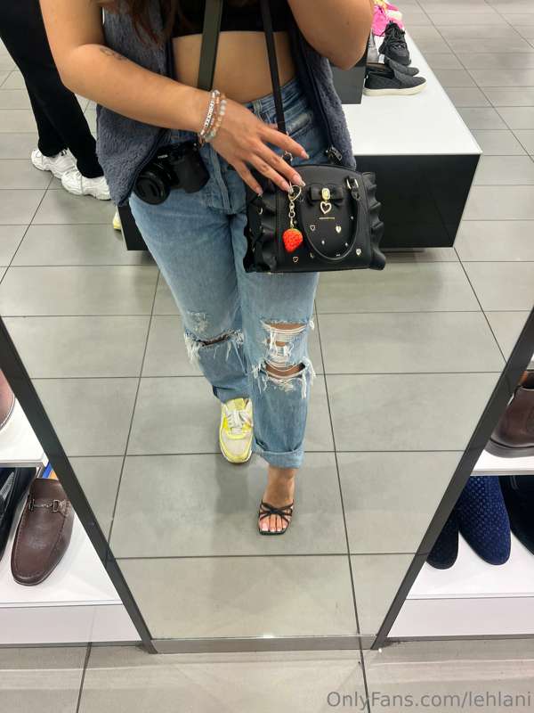 I haven’t bought new heels in a long time 😈💕 I thought you g.. 3