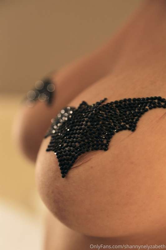 What’s everyone favorite comic or superhero? I’m the biggest..