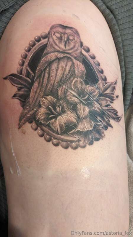 My newest tattoo!! I just got it yesterday!! And oh boy she ..