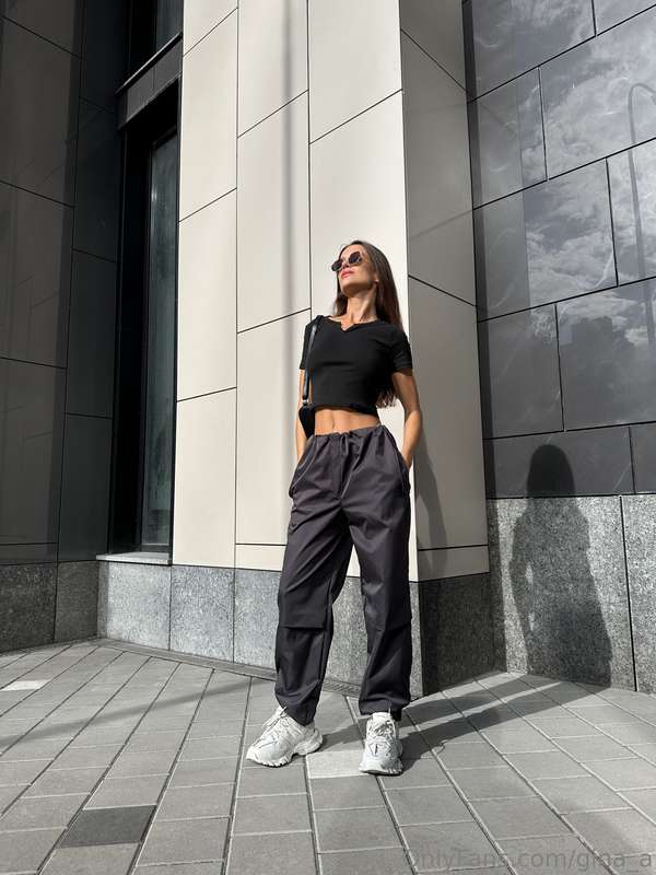 I love to follow fashion and delight you with my looks😘
