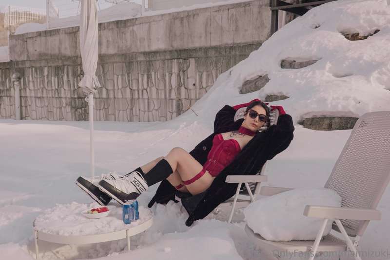 This red lingerie was made to melt things snowflakes, hearts.. 2
